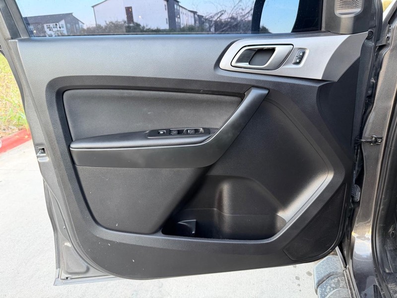 Ford Ranger Vehicle Full-screen Gallery Image 10