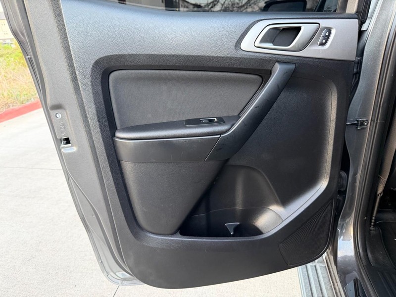 Ford Ranger Vehicle Full-screen Gallery Image 16