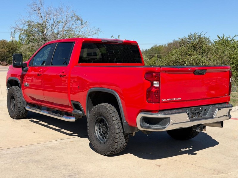 Chevrolet Silverado 2500HD Vehicle Full-screen Gallery Image 04