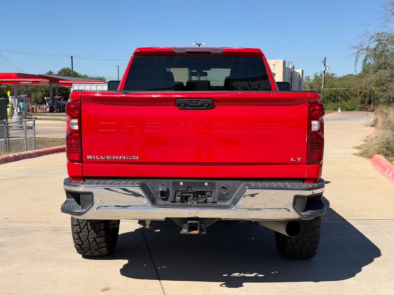 Chevrolet Silverado 2500HD Vehicle Full-screen Gallery Image 05