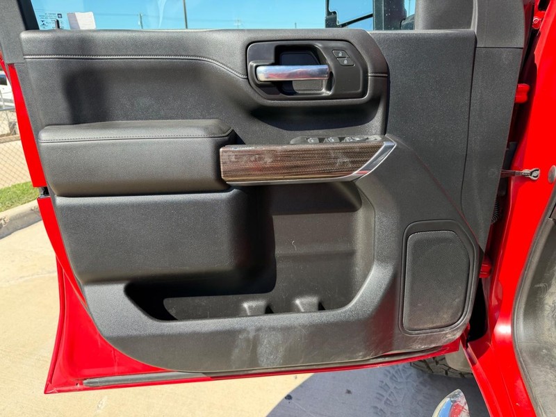 Chevrolet Silverado 2500HD Vehicle Full-screen Gallery Image 10