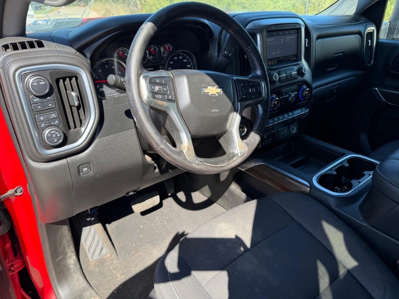 Chevrolet Silverado 2500HD Vehicle Full-screen Gallery Image 11
