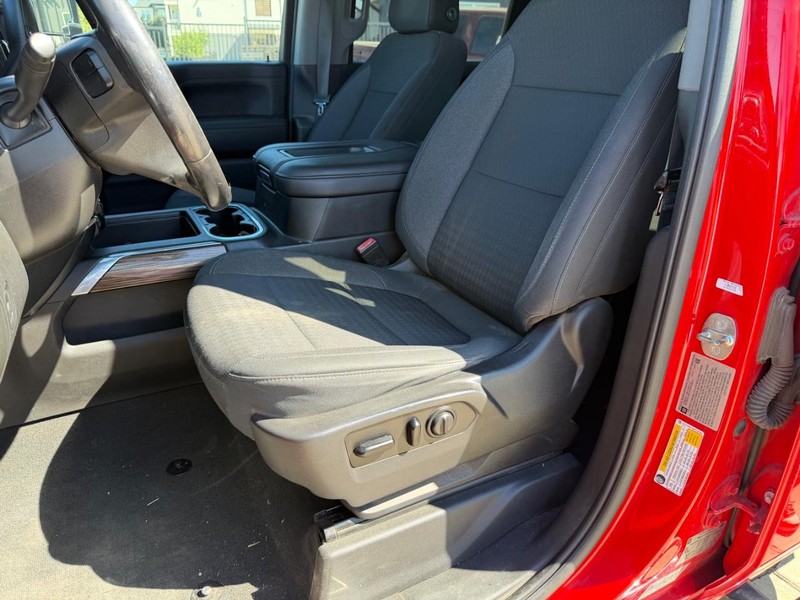 Chevrolet Silverado 2500HD Vehicle Full-screen Gallery Image 12