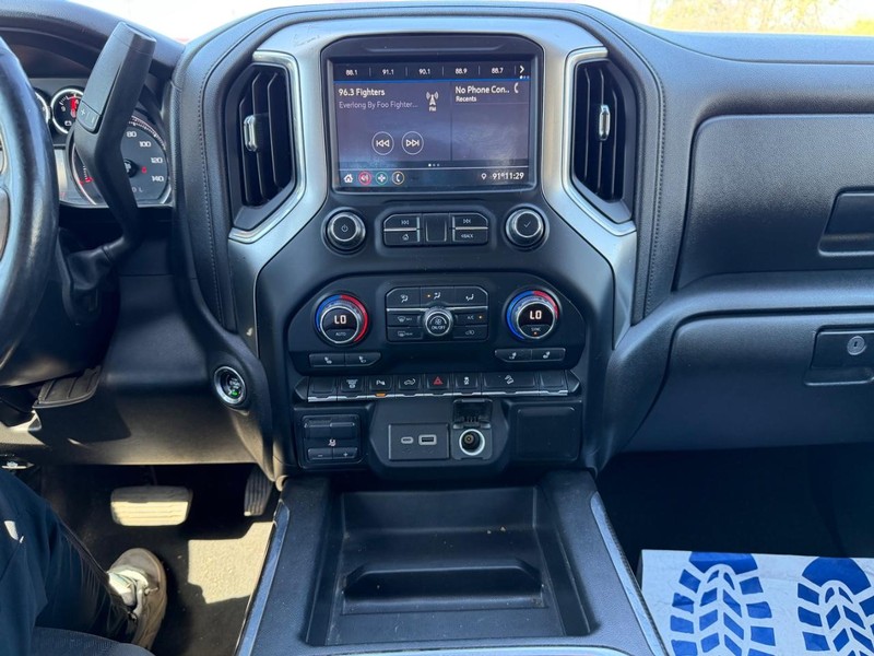 Chevrolet Silverado 2500HD Vehicle Full-screen Gallery Image 14