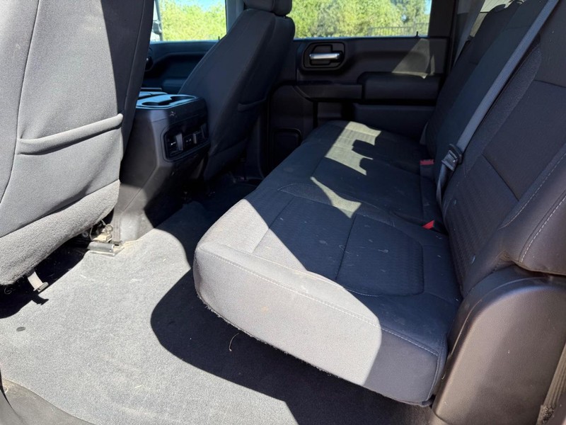Chevrolet Silverado 2500HD Vehicle Full-screen Gallery Image 18