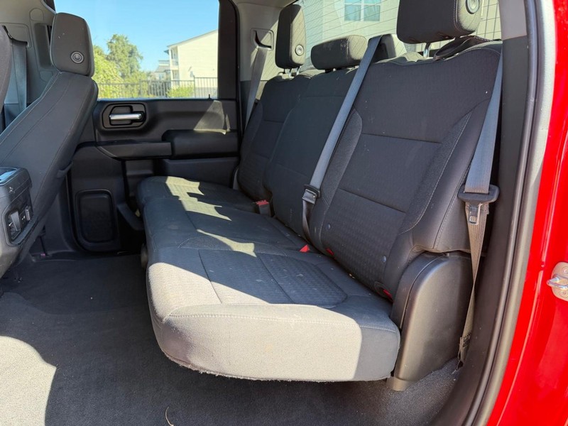 Chevrolet Silverado 2500HD Vehicle Full-screen Gallery Image 19