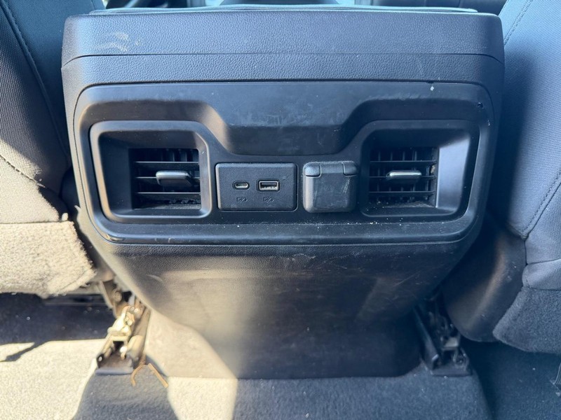 Chevrolet Silverado 2500HD Vehicle Full-screen Gallery Image 20