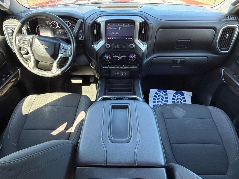 Chevrolet Silverado 2500HD Vehicle Full-screen Gallery Image 21