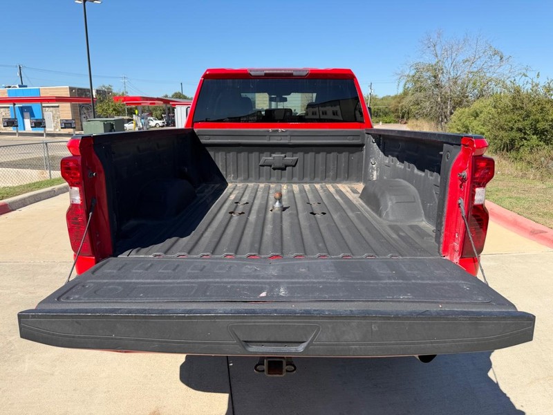 Chevrolet Silverado 2500HD Vehicle Full-screen Gallery Image 22