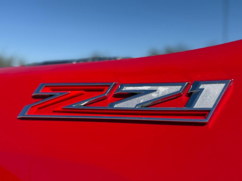 Chevrolet Silverado 2500HD Vehicle Full-screen Gallery Image 24
