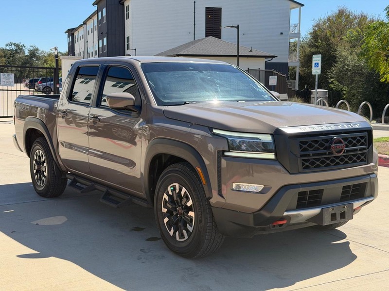 Nissan Frontier Vehicle Full-screen Gallery Image 07