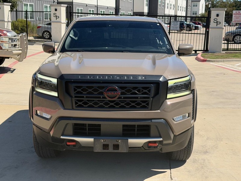 Nissan Frontier Vehicle Full-screen Gallery Image 08