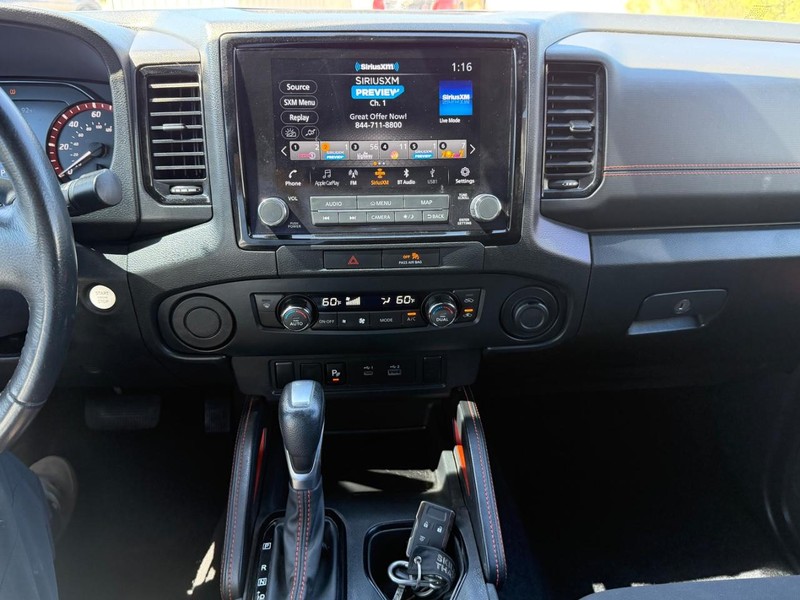 Nissan Frontier Vehicle Full-screen Gallery Image 13