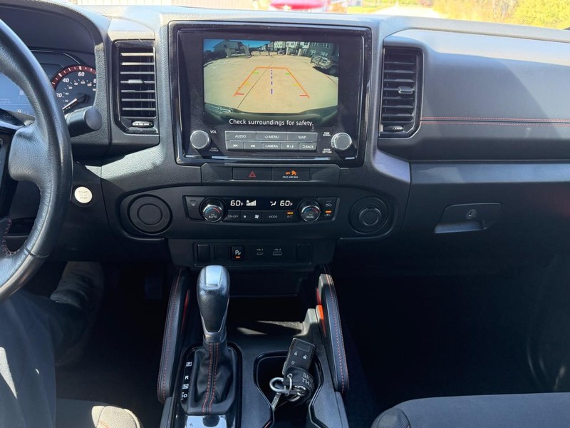 Nissan Frontier Vehicle Full-screen Gallery Image 14
