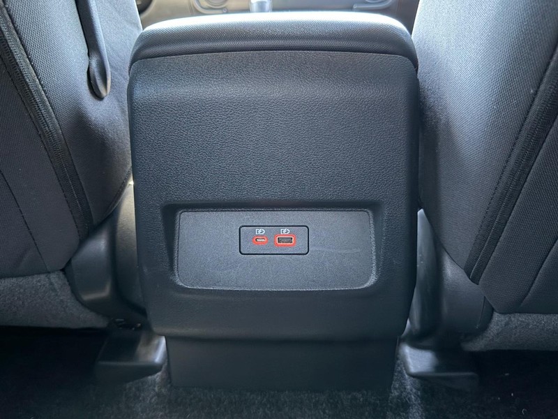 Nissan Frontier Vehicle Full-screen Gallery Image 18
