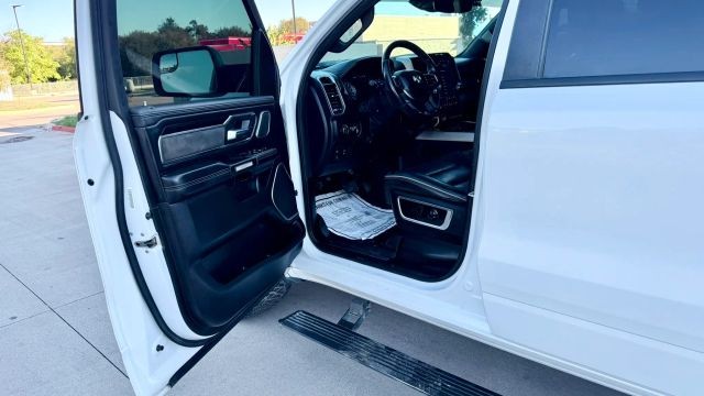 Ram 1500 Vehicle Full-screen Gallery Image 10