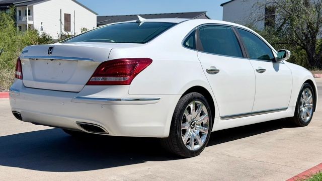 Hyundai Equus Vehicle Full-screen Gallery Image 03