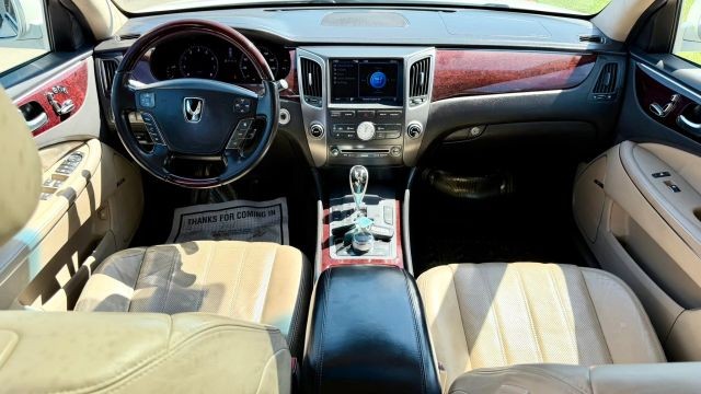 Hyundai Equus Vehicle Full-screen Gallery Image 06