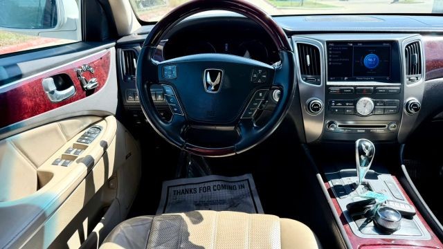 Hyundai Equus Vehicle Full-screen Gallery Image 07