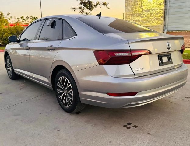 Volkswagen Jetta Vehicle Full-screen Gallery Image 05
