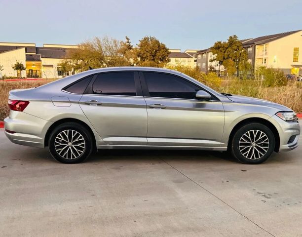 Volkswagen Jetta Vehicle Full-screen Gallery Image 06