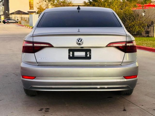 Volkswagen Jetta Vehicle Full-screen Gallery Image 08