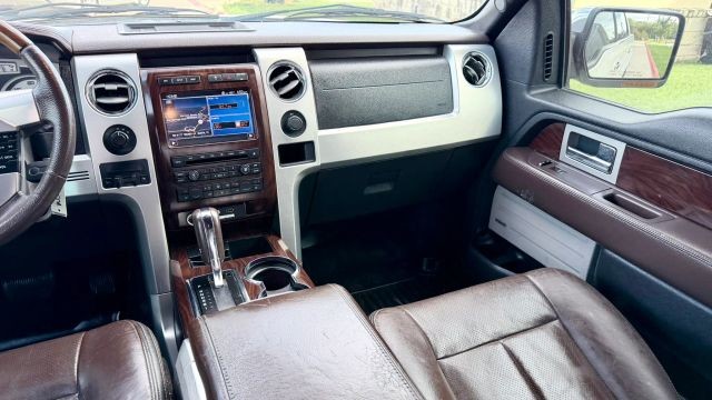 Ford F-150 Vehicle Full-screen Gallery Image 11