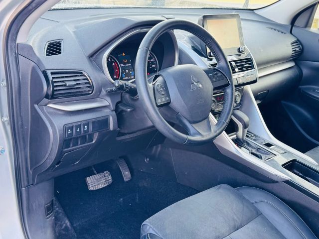 Mitsubishi Eclipse Cross Vehicle Full-screen Gallery Image 11