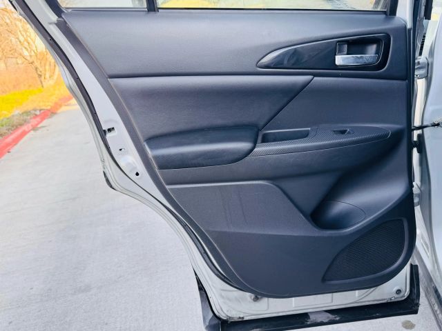 Mitsubishi Eclipse Cross Vehicle Full-screen Gallery Image 12