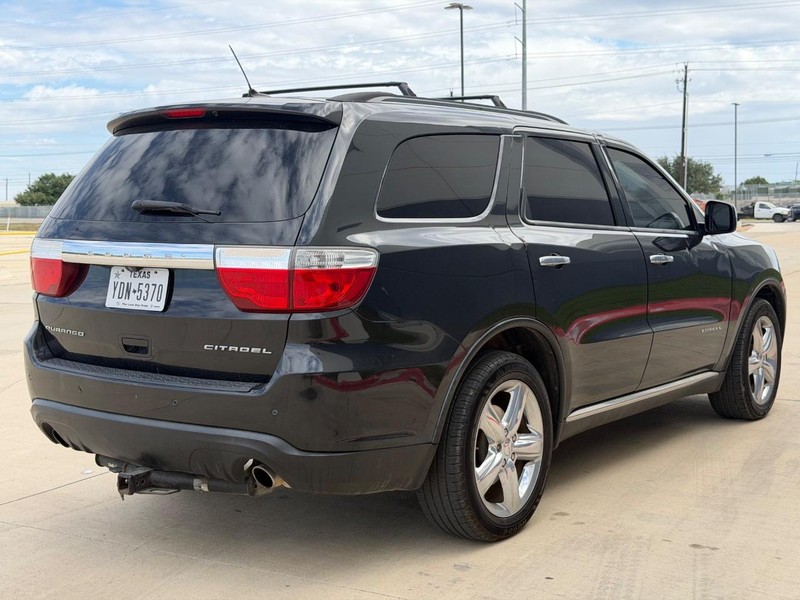 Dodge Durango Vehicle Full-screen Gallery Image 06
