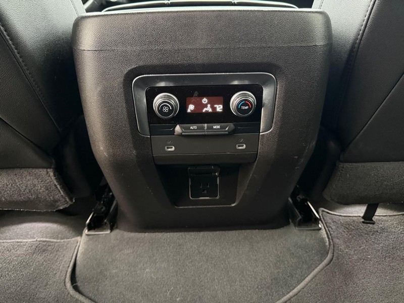 Chevrolet Tahoe Vehicle Full-screen Gallery Image 20