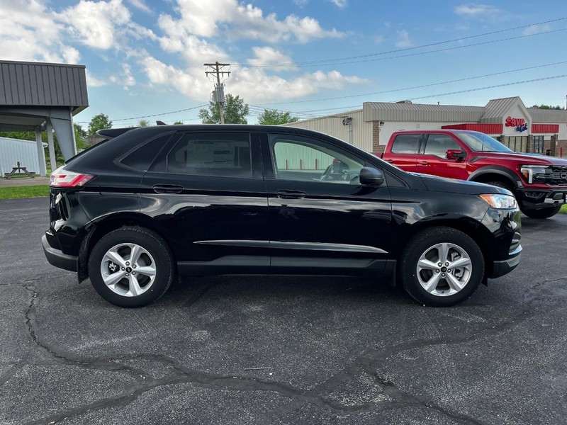 Ford Edge Vehicle Full-screen Gallery Image 02