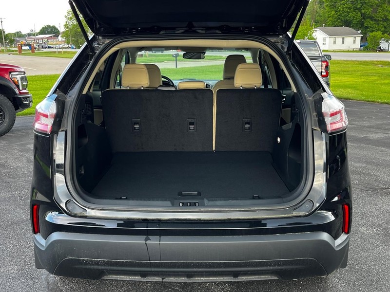 Ford Edge Vehicle Full-screen Gallery Image 05