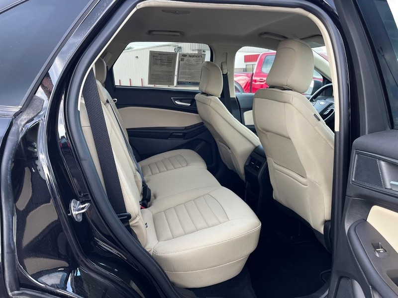 Ford Edge Vehicle Full-screen Gallery Image 10