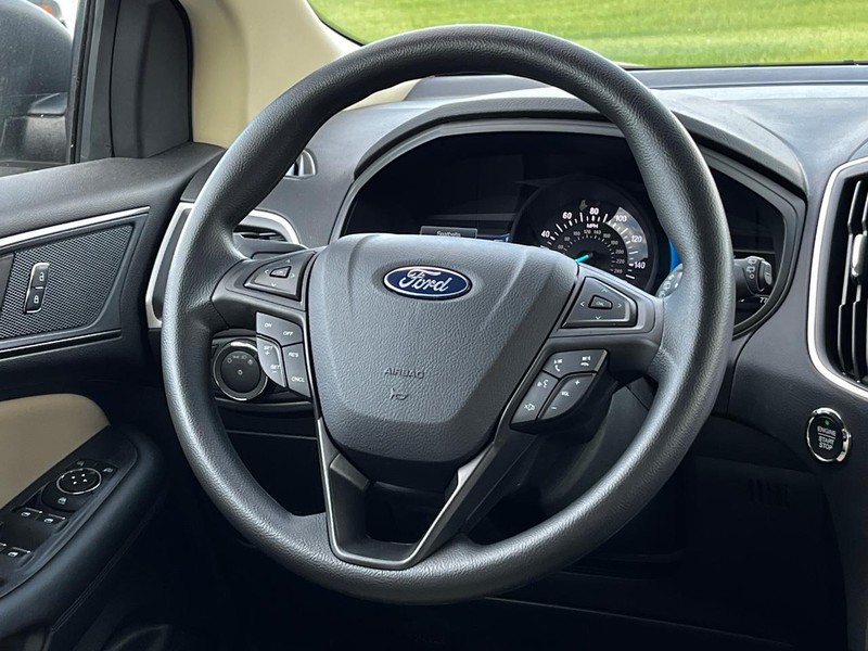 Ford Edge Vehicle Full-screen Gallery Image 12