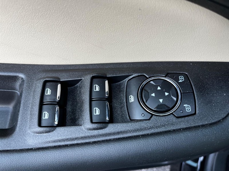 Ford Edge Vehicle Full-screen Gallery Image 14