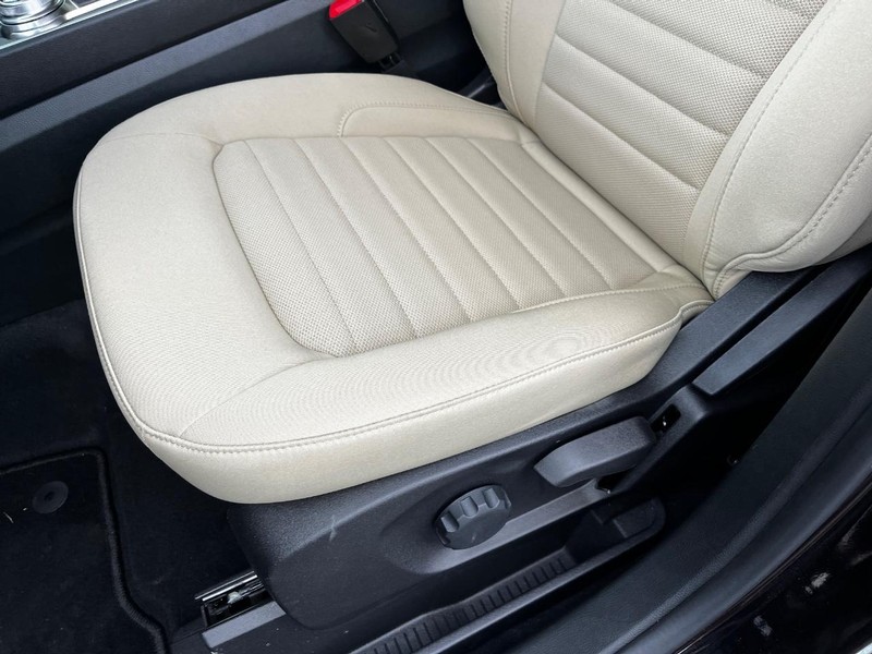 Ford Edge Vehicle Full-screen Gallery Image 15