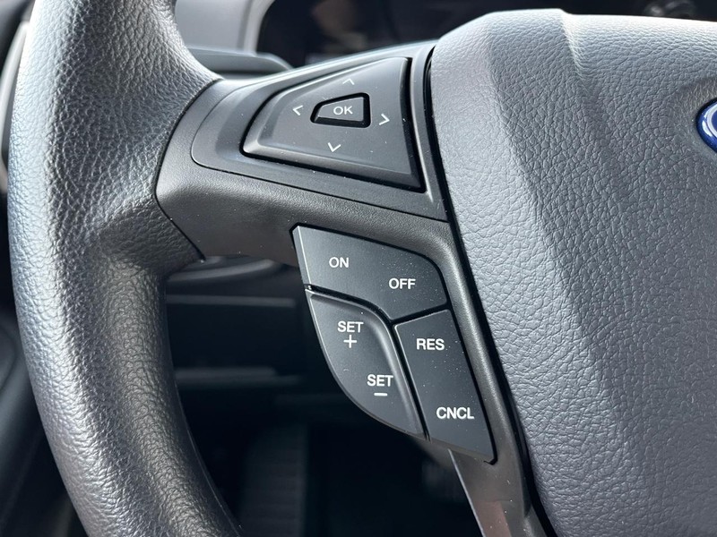 Ford Edge Vehicle Full-screen Gallery Image 16