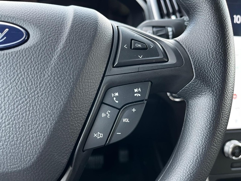 Ford Edge Vehicle Full-screen Gallery Image 17