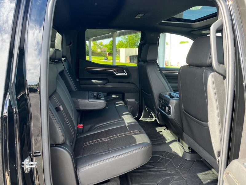 Chevrolet Silverado 1500 Vehicle Full-screen Gallery Image 10