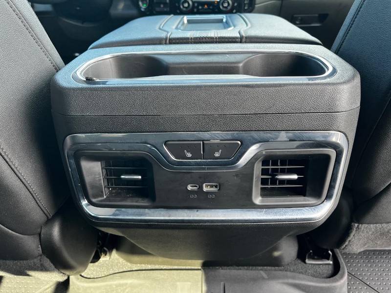 Chevrolet Silverado 1500 Vehicle Full-screen Gallery Image 11