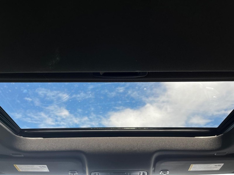 Chevrolet Silverado 1500 Vehicle Full-screen Gallery Image 12