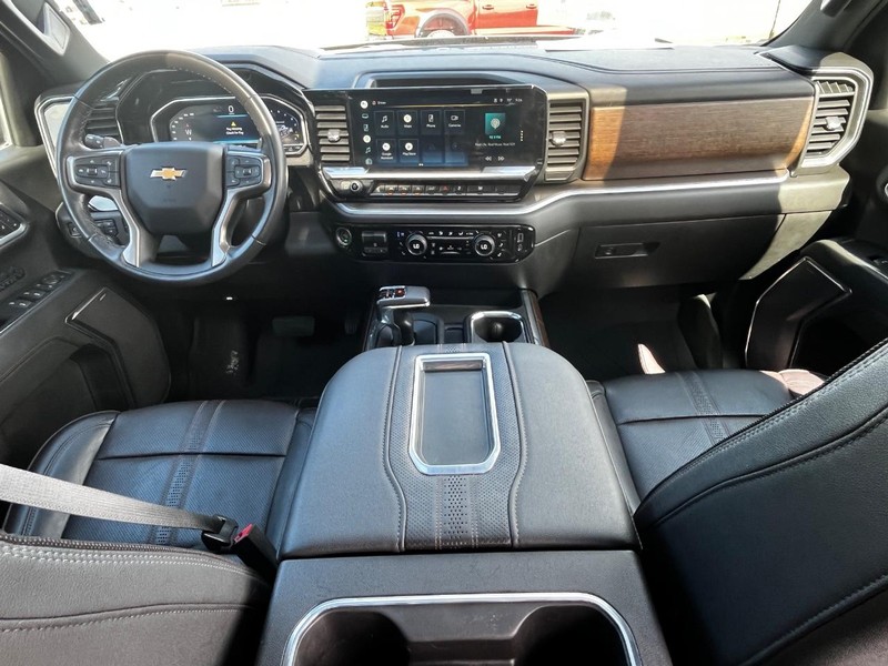 Chevrolet Silverado 1500 Vehicle Full-screen Gallery Image 13