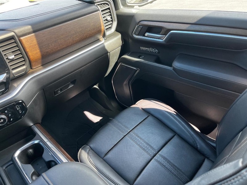 Chevrolet Silverado 1500 Vehicle Full-screen Gallery Image 15