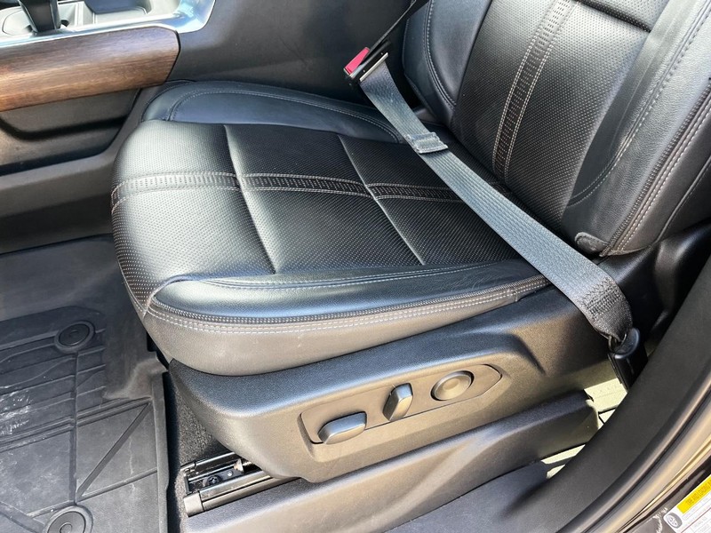 Chevrolet Silverado 1500 Vehicle Full-screen Gallery Image 17