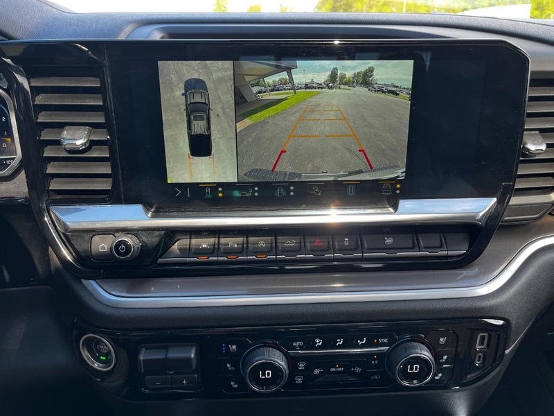 Chevrolet Silverado 1500 Vehicle Full-screen Gallery Image 23