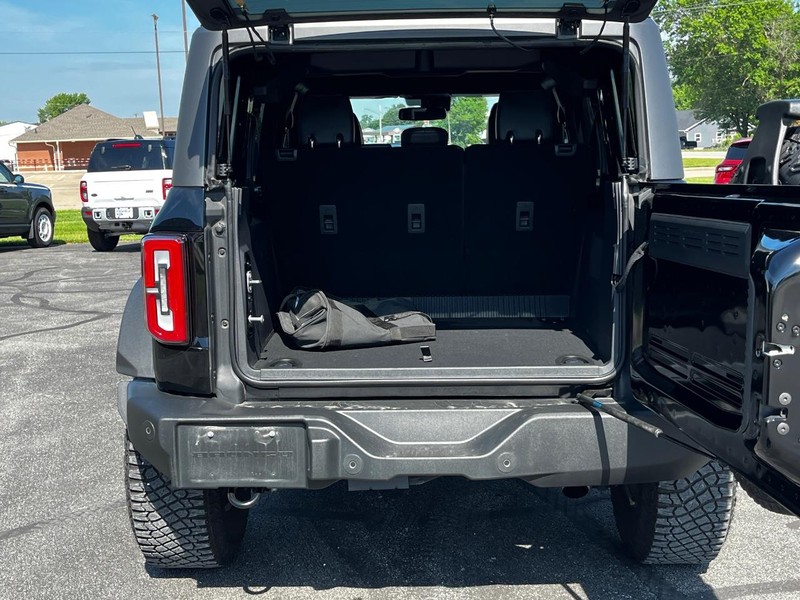 Ford Bronco Vehicle Full-screen Gallery Image 05