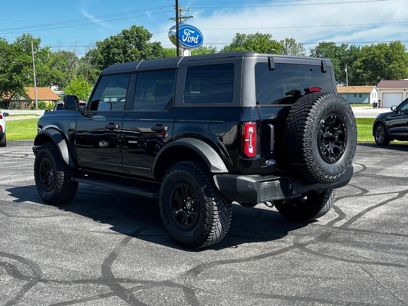 Ford Bronco Vehicle Full-screen Gallery Image 06
