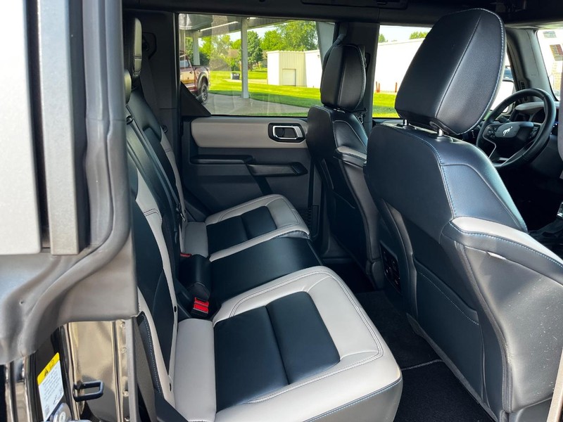 Ford Bronco Vehicle Full-screen Gallery Image 10