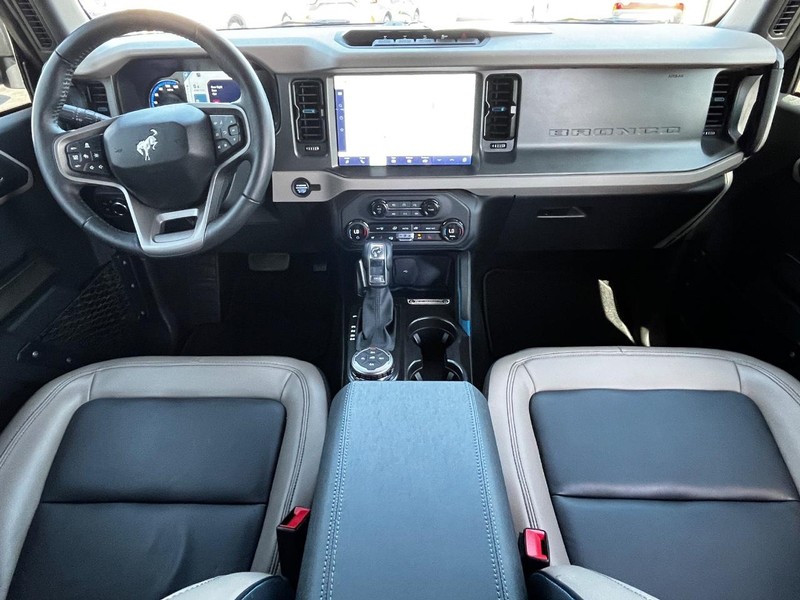 Ford Bronco Vehicle Full-screen Gallery Image 11